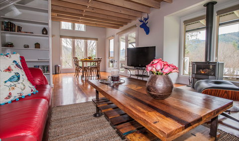 Abby's Cottages - Accommodation Main Beach 2