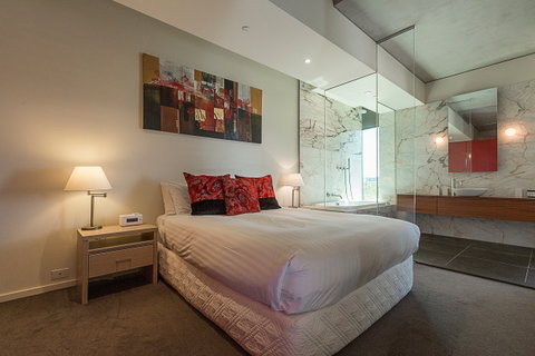 Accommodate Canberra - Accommodation Main Beach 1