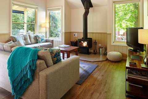 Alpine Valley Cottages - Accommodation Main Beach 0