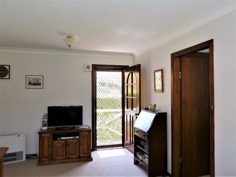 Anglea House Bed And Breakfast - Accommodation Main Beach 2