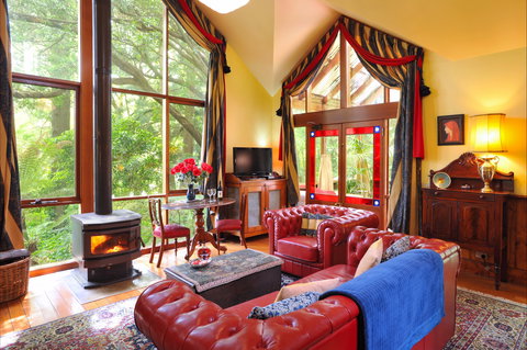 Arcadia Cottages - Accommodation Main Beach 2