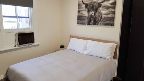 Argyle Hotel - Accommodation Main Beach 2