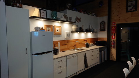 Bed In A Shed Tasmania - Accommodation Main Beach 2