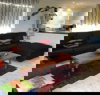 Flutterby's Beach Retreat Preston Beach - Accommodation Main Beach