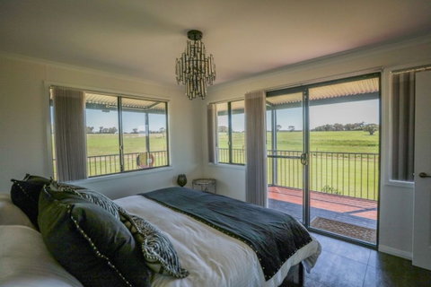 Harmans Lodge - Accommodation Main Beach 0