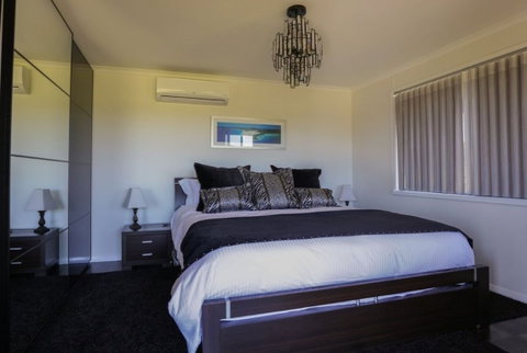 Harmans Lodge - Accommodation Main Beach 1