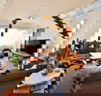 Hudson Bay at Basin View - Accommodation Main Beach