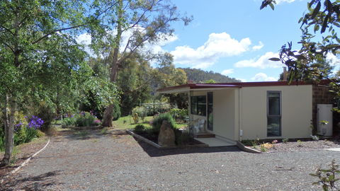 Karoola Cottage - Accommodation Main Beach 0