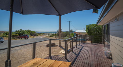 Lady Bay Getaway - Accommodation Main Beach 0