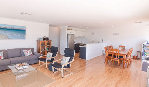 Lady Bay Getaway - Accommodation Main Beach 2