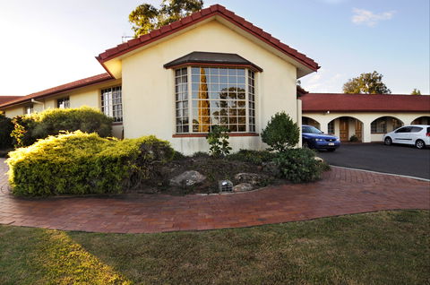 McNevins Warwick Motel And Gunyah Restaurant - Accommodation Main Beach 0