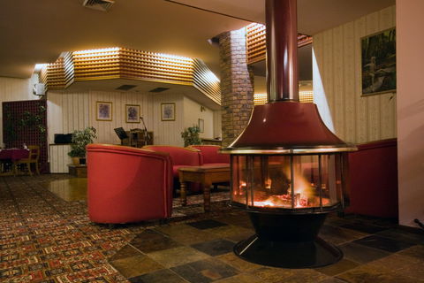 McNevins Warwick Motel And Gunyah Restaurant - Accommodation Main Beach 1
