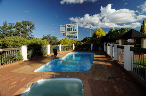 McNevins Warwick Motel And Gunyah Restaurant - Accommodation Main Beach 2