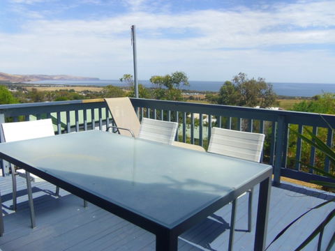 Tree Top - Accommodation Main Beach 1