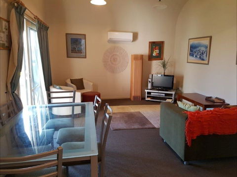 Angler's Arms And Fisherman's Cottage - Accommodation Main Beach 2