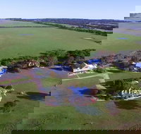 Bear Gully Coastal Cottages - Accommodation Main Beach