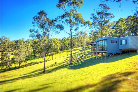Cabins@theView - Accommodation Main Beach 1