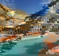 Cairns Queenslander Hotel and Apartments - Accommodation Main Beach