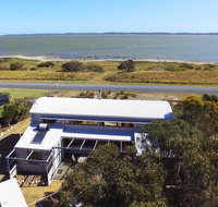 Coorong Aurora - Breathtaking Waterfront Escape - Accommodation Main Beach