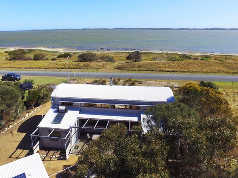 Coorong Aurora - Breathtaking Waterfront Escape - Accommodation Main Beach 0