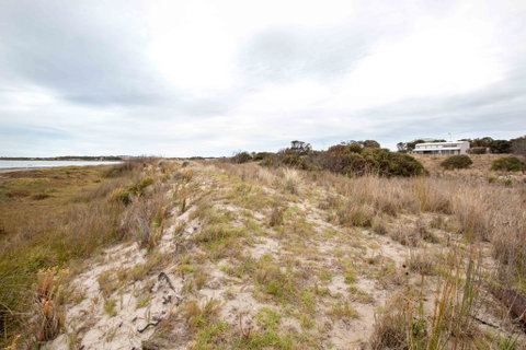 Coorong Aurora - Breathtaking Waterfront Escape - Accommodation Main Beach 1
