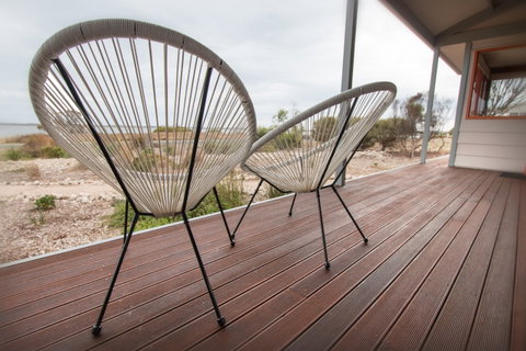 Coorong Aurora - Breathtaking Waterfront Escape - Accommodation Main Beach 2