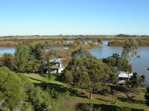 Rivers Edge Caravan Park - Accommodation Main Beach 2