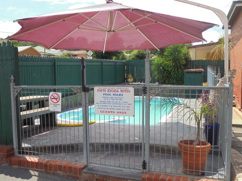 The Poet's Recall - Accommodation Main Beach 2