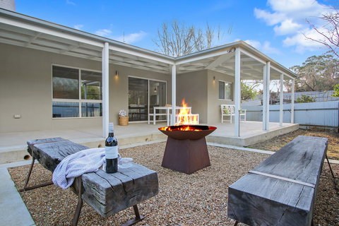 Three Sisters - Accommodation Main Beach 0