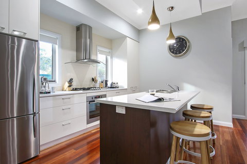 Three Sisters - Accommodation Main Beach 2