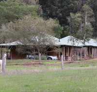 Treenbrook Cottages - Accommodation Main Beach