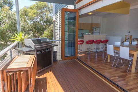 Villa 31 - Accommodation Main Beach 2