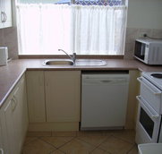 Sunseeker Holiday Units - Accommodation Main Beach