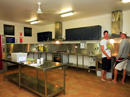 Blue Reef Backpackers - Accommodation Main Beach 1