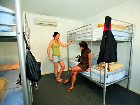 Blue Reef Backpackers - Accommodation Main Beach 2