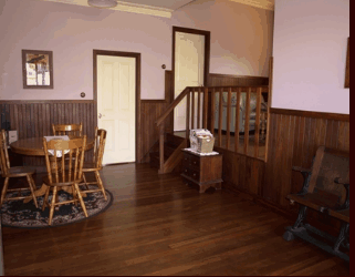 Pemberton Old Picture Theatre Holiday Apartments - Accommodation Main Beach 2