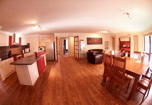 Equal Balance Bed And Breakfast - Accommodation Main Beach 3