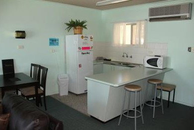 Zorba Motel - Accommodation Main Beach 1