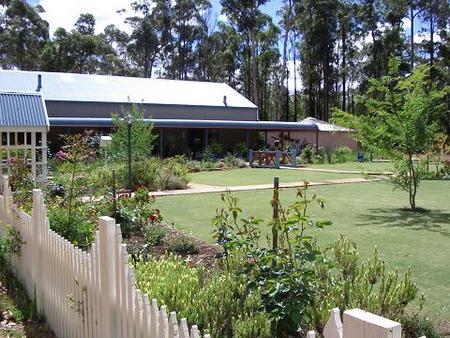 Jakamarri Bed & Breakfast - Accommodation Main Beach 4