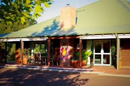 Meadowbrooke Estate - Accommodation Main Beach 4