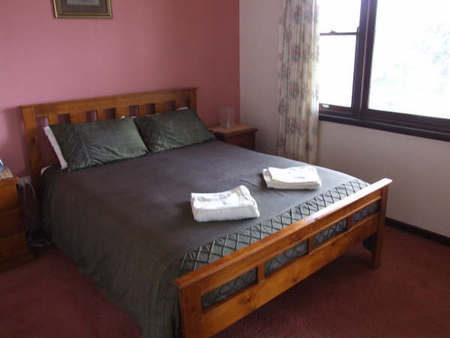 Ocean Pines Holiday Apartments - Accommodation Main Beach 1
