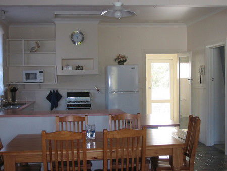 Ocean Pines Holiday Apartments - Accommodation Main Beach 3