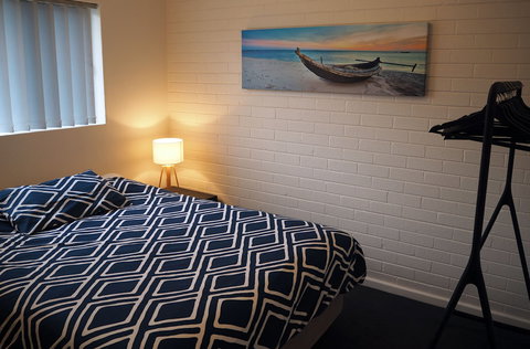 Budget Apartments Como South Perth - Accommodation Main Beach 4
