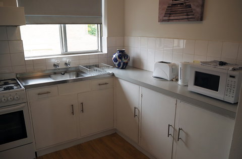 Budget Apartments Como South Perth - Accommodation Main Beach 5