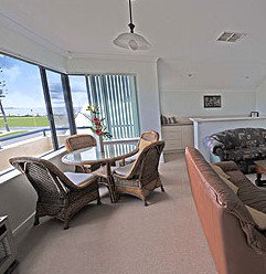 Seahaven Palm Beach Villas - Accommodation Main Beach 1