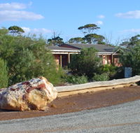 Wave Rock Lakeside Resort and Caravan Park - Accommodation Main Beach