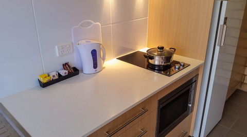 The View On Hannans - Accommodation Main Beach 2