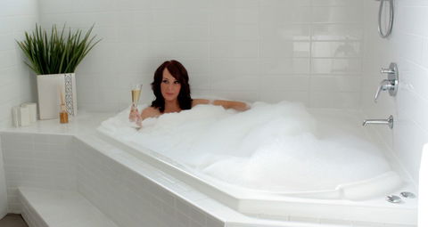 The View On Hannans - Accommodation Main Beach 4