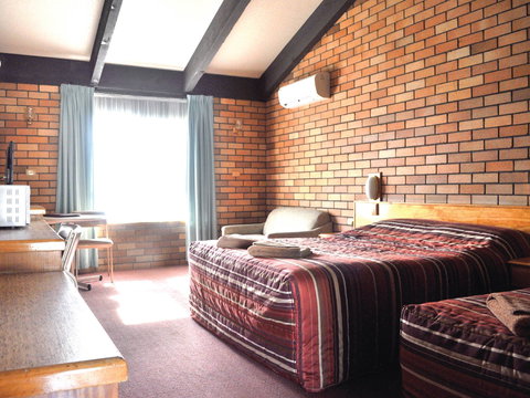 All Travellers Motor Inn - Accommodation Main Beach 1