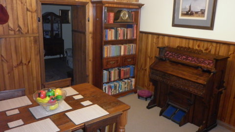 Ayers Burra - Accommodation Main Beach 1